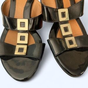 Black and gold block heel sandals #glamour 8 1/2 Jaclyn Smith